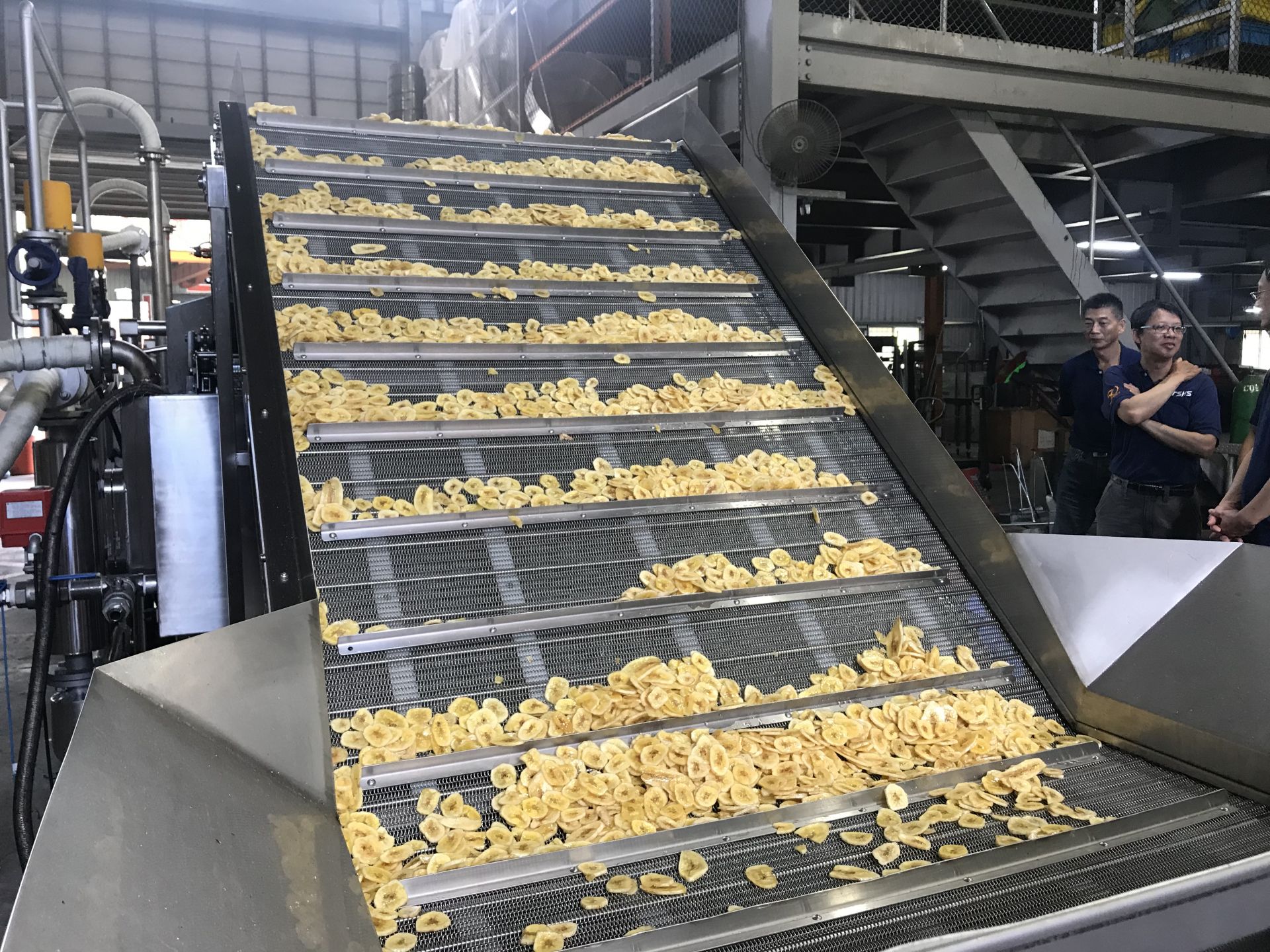 砂糖がまぶされたバナナチップスの製造プロセス